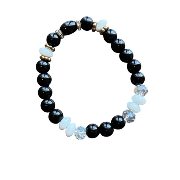 Stretchy Chic Black and White Beaded Bracelet - Picture 1 of 4